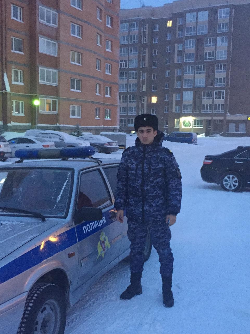 Сотрудник отдела вневедомственной охраны по г. Новому Уренгою Управления Росгвардии по ЯНАО младший сержант Муслим Атаев Фото: Росгвардия по ЯНАО