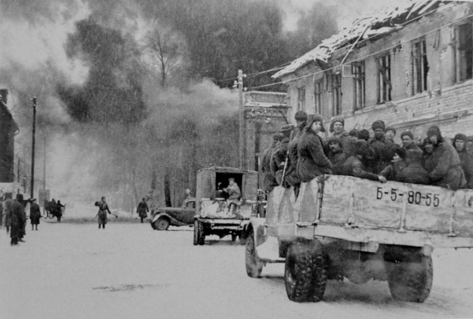 Бойцы Красной армии в Тильзите. Фото: waralbum.ru