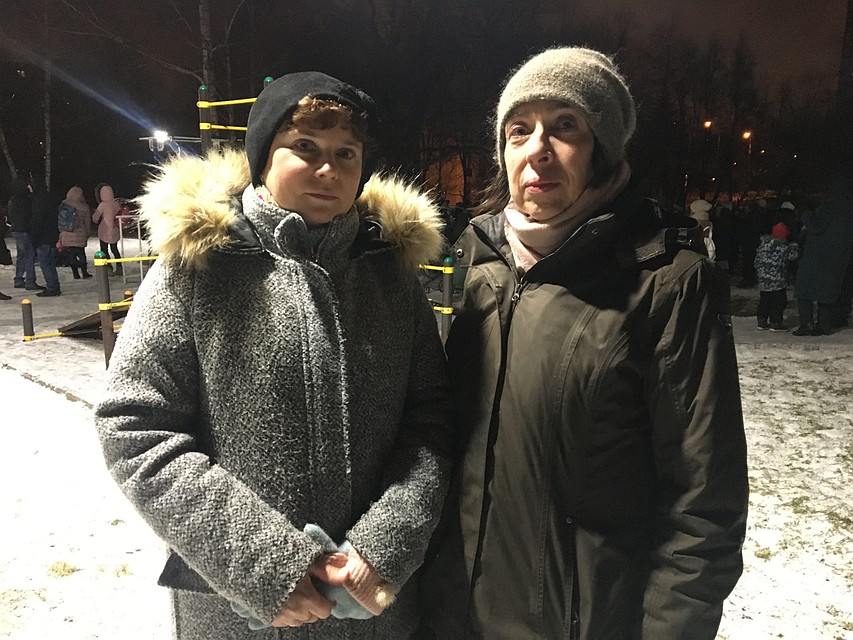 Учителя, которые требуют вернуть его в должность. Фото: Александр РОГОЗА