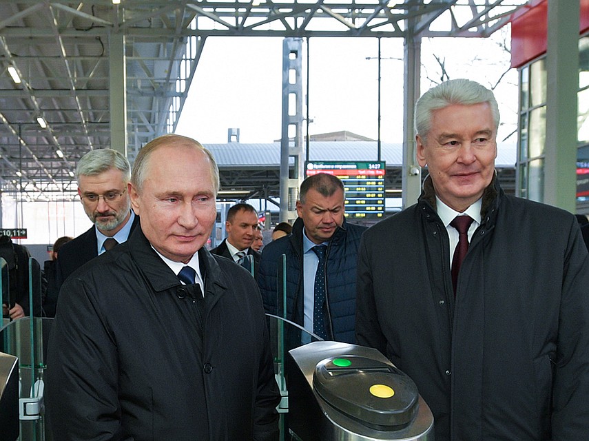 Владимир Путин и мэр Москвы Сергей Собянин на церемонии запуска движения по первым двум маршрутам Московских центральных диаметров. Фото: Алексей Дружинин/ТАСС
