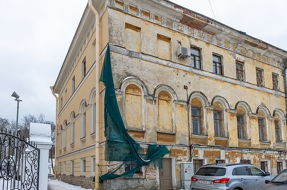 Дом Присутственных мест в Ломоносове. Фото: Олег ЗОЛОТО