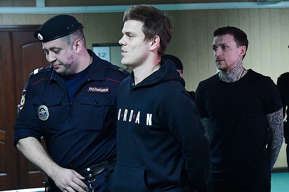 И спустя полтора года после драки Кокорин не может вернуться в большой футбол. Не дают. Фото: Владимир ВЕЛЕНГУРИН