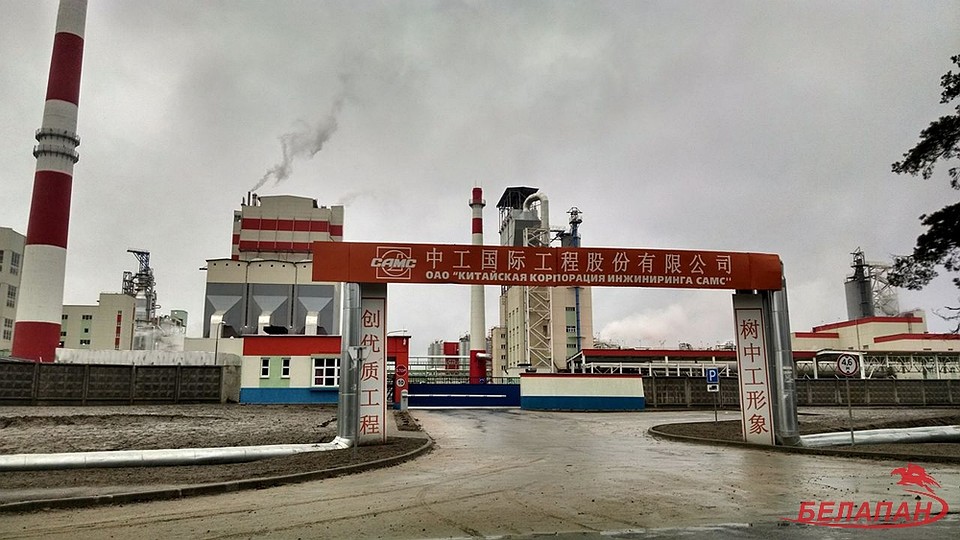 Завод в Светлогорске запустили, но он страшно вонял. Фото: БелаПАН
