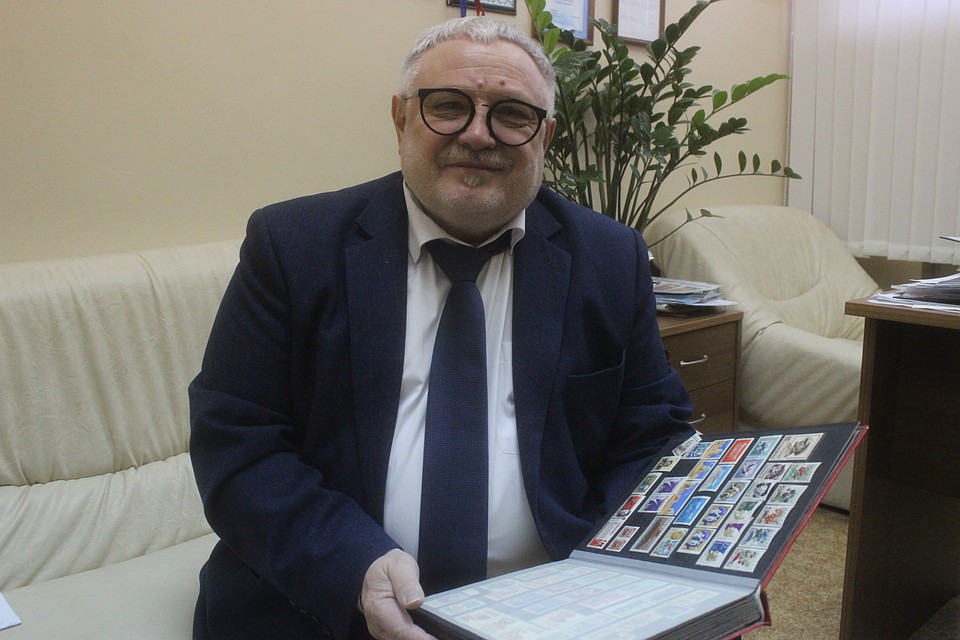 Сергей Поган много лет собирал марки Фото: Анастасия МАШКАЛЕВА