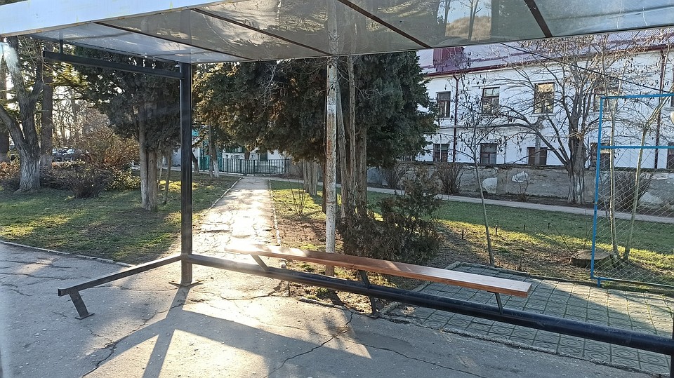 "Креативная" остановка на улице Паршина. Фото: VK, Черный список Севастополь