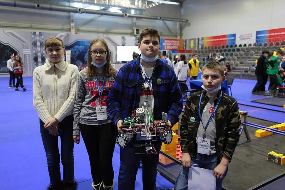 Команда Noname510 из Саратова уверена, что скоро профессия строителя может исчезнуть навсегда. Фото: Мария ЛЕНЦ