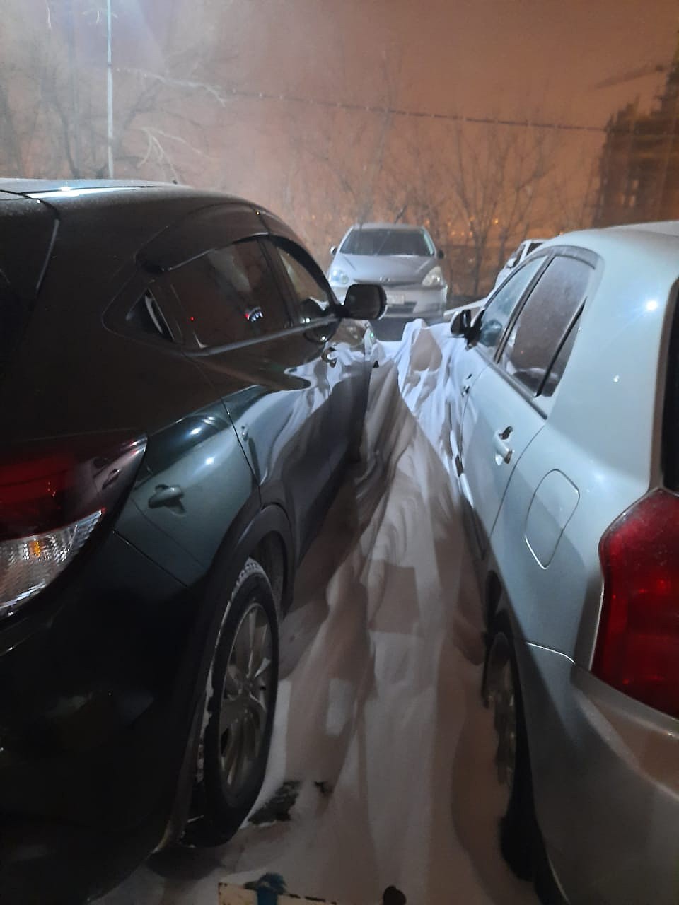 Владивосток засыпало снегом. На личном авто лучше не выезжать. Фото: предоставлено автолюбителями