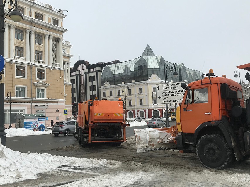 С центра города вывезли 25 наполненных самосвалов Фото: Анастасия МЕЛЬНИКОВА