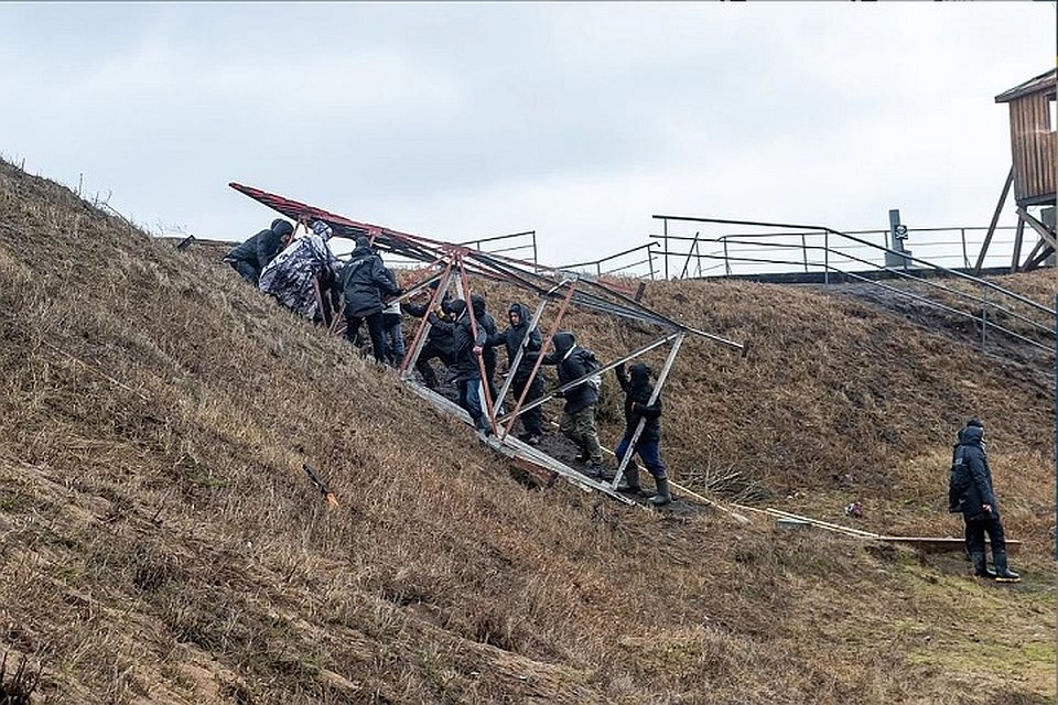 На съемках фильма в Кронштадте сдуло декорации. Фото: Олег ЗОЛОТО
