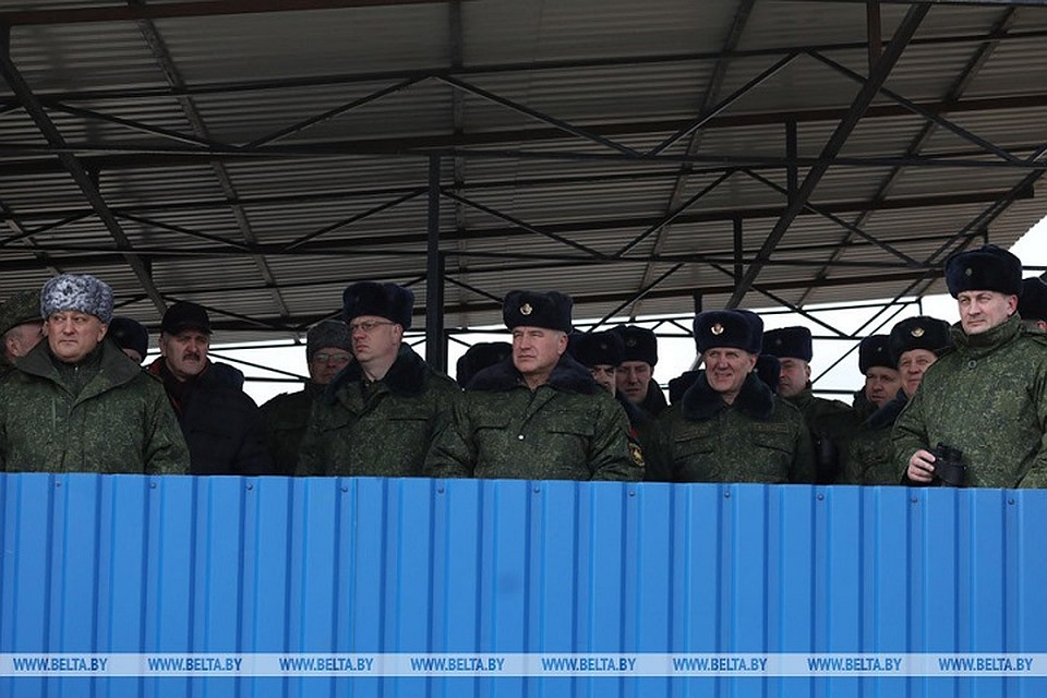 За боем во временно захваченной деревне руководители наблюдали со стороны. Фото: belta.by.