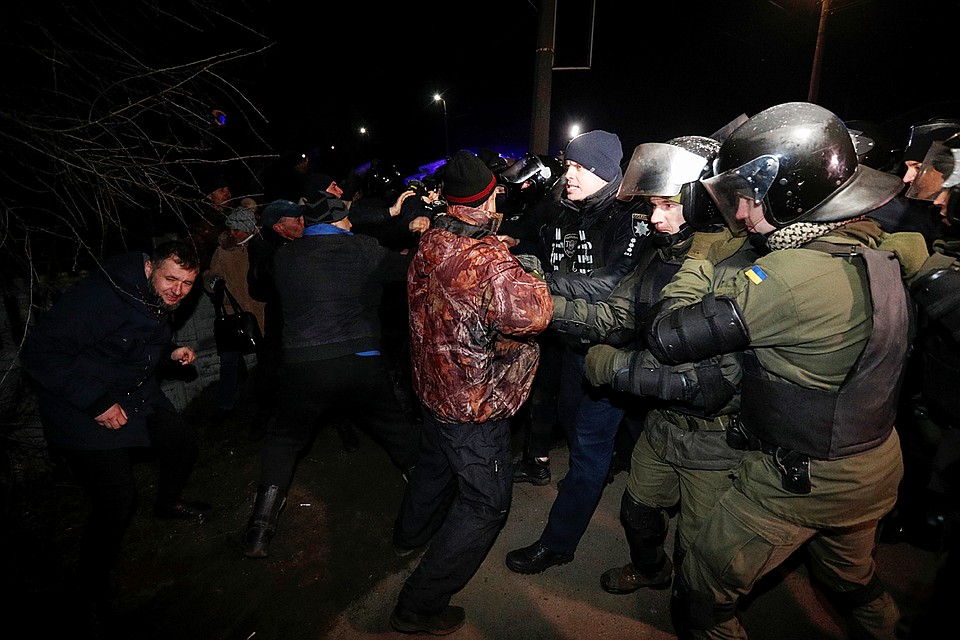 Власти пытались всю вину свалить на "титушек" Фото: REUTERS