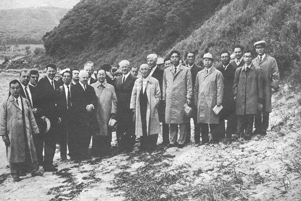 Советско-японская инспекторская комиссия по выбору места для строительства нового морского порта, 1967 год. Фото: предоставлено пресс-службой предприятия