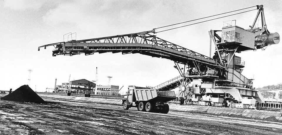 Первый штабель специализированного угольного комплекса 1978
