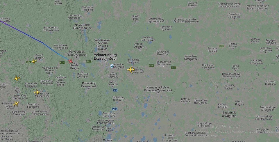 Согласно данным с сайта flightradars24.ru, сейчас самолет находится в районе Ревды. Фото: скриншот с сайта flightradars24.ru