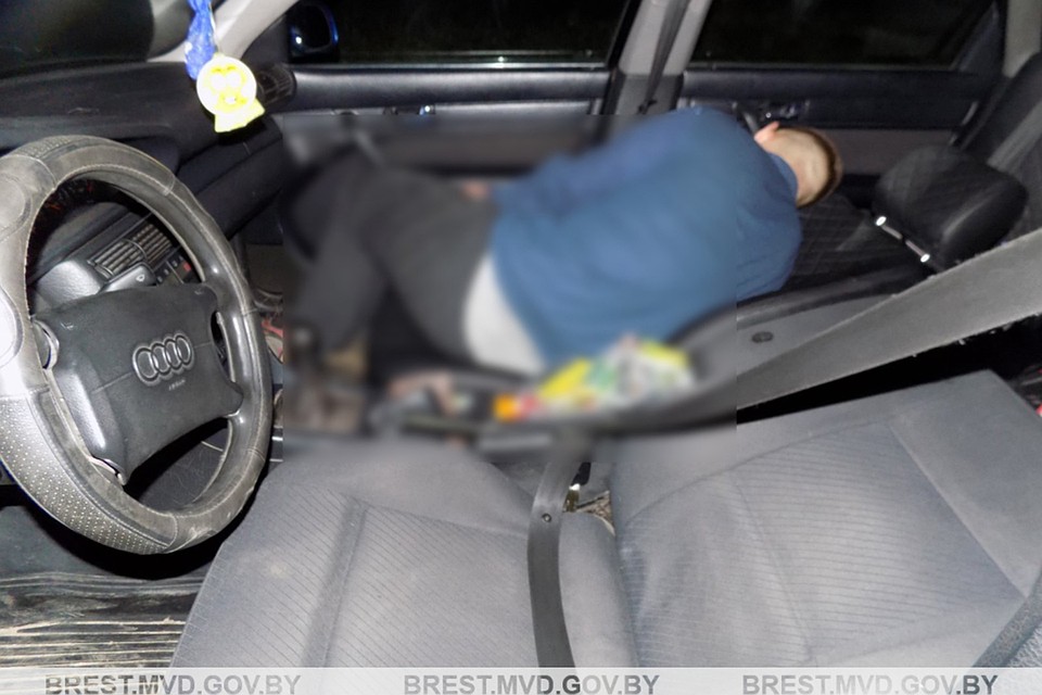 Именинник угнал машину гостя, попал в аварию и заснул. Фото: УВД Брестского облисполкома.