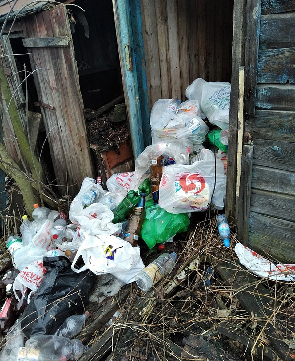 «Это не помойка, это целое помоище»: Нижегородца поразил "курган" из мусора в дворе одного из жилых домов на улице Саврасова. ФОТО: "Типичный Нижний Новгород"