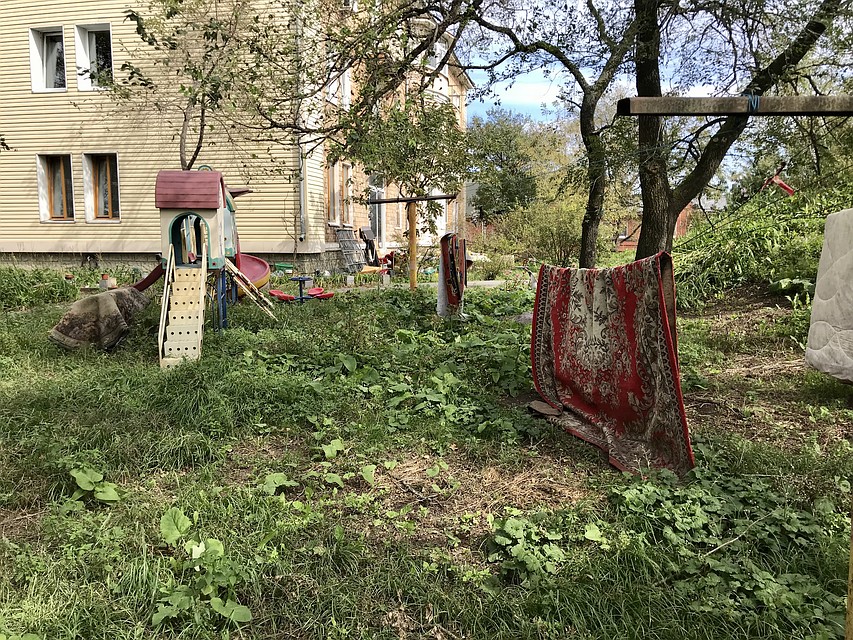 Тот самый дом по ул. Суханова, 6в, отгороженный от остального мира Фото: Сергей БАЛАНОВ