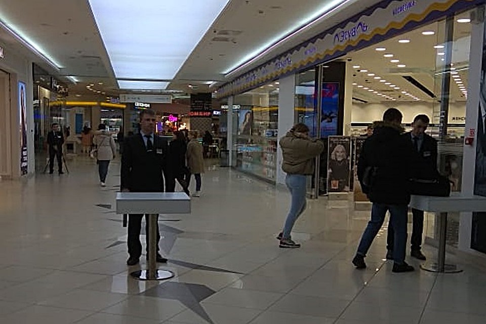 В ТРЦ тепловизорами усилили меры профилактики инфекционных заболеваний Фото: Галина КОПЫЛОВА