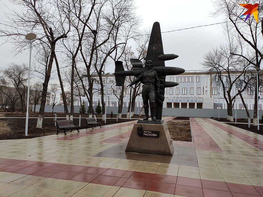 Памятник Марине Расковой в Летном городке Фото: Александр Уриевский