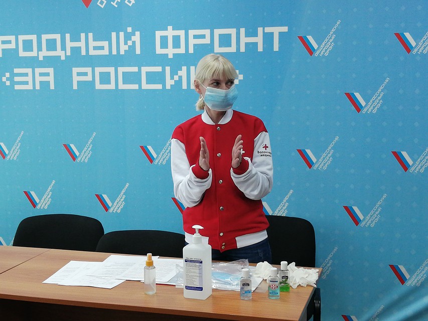 Прежде чем отправить волонтеров "на задание", их научат правильно дезинфицировать руки. Фото: Ольга НОВИКОВА