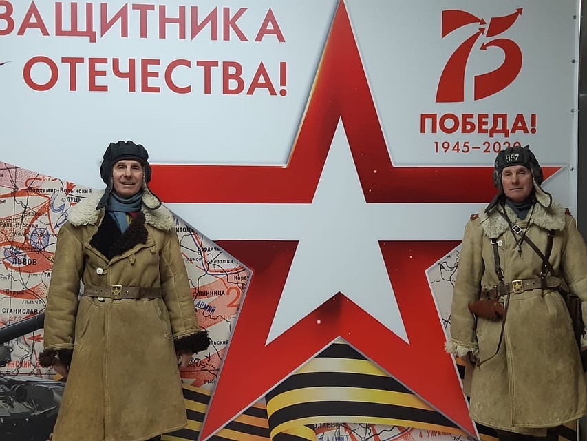 Для показательных выступлений у братьев есть и костюмы. Фото: Ксения ПОЛТОРАНИНА