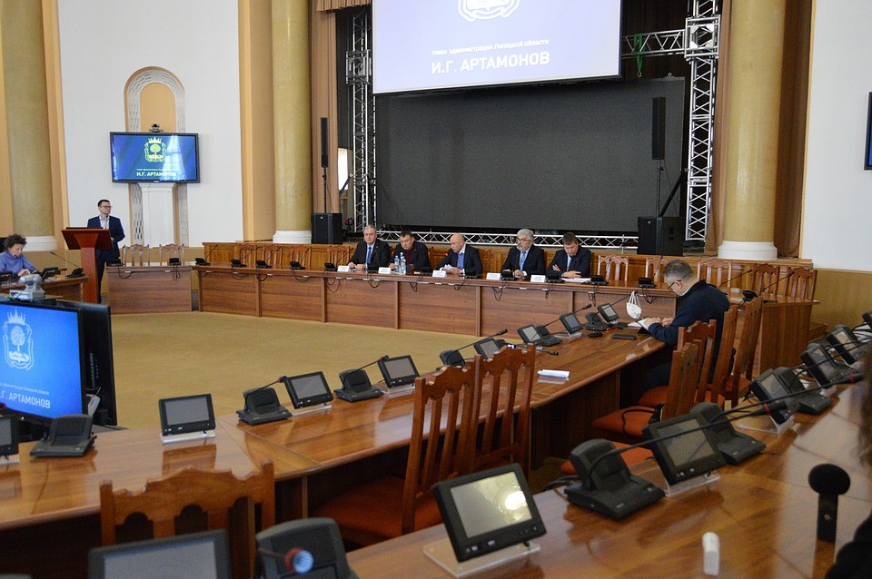 Губернатор почти час отвечал на вопросы о коронавиурсе Фото: Лия МУРАДЬЯН