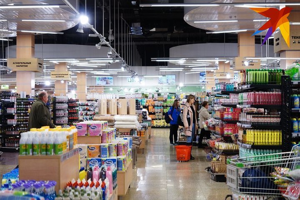 Продуктовые отделы магазинов по-прежнему будут работать. Фото: Алексей БУЛАТОВ