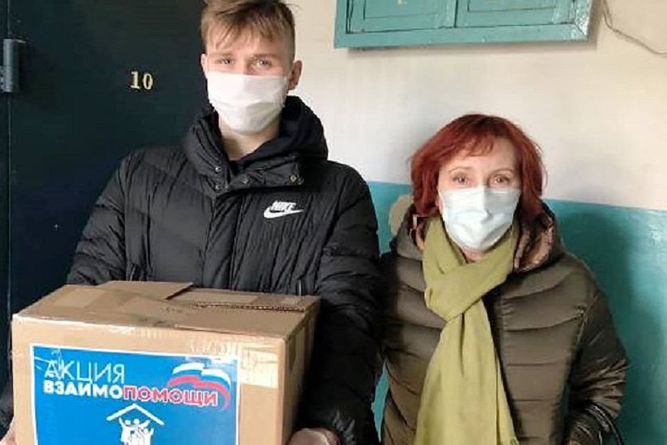 Депутат Заксобрания Вера Оськина побывала у пенсионеров Лениского и Свердловского районов. Фото предоставлено КРО "ЕДИНОЙ РОССИИ".