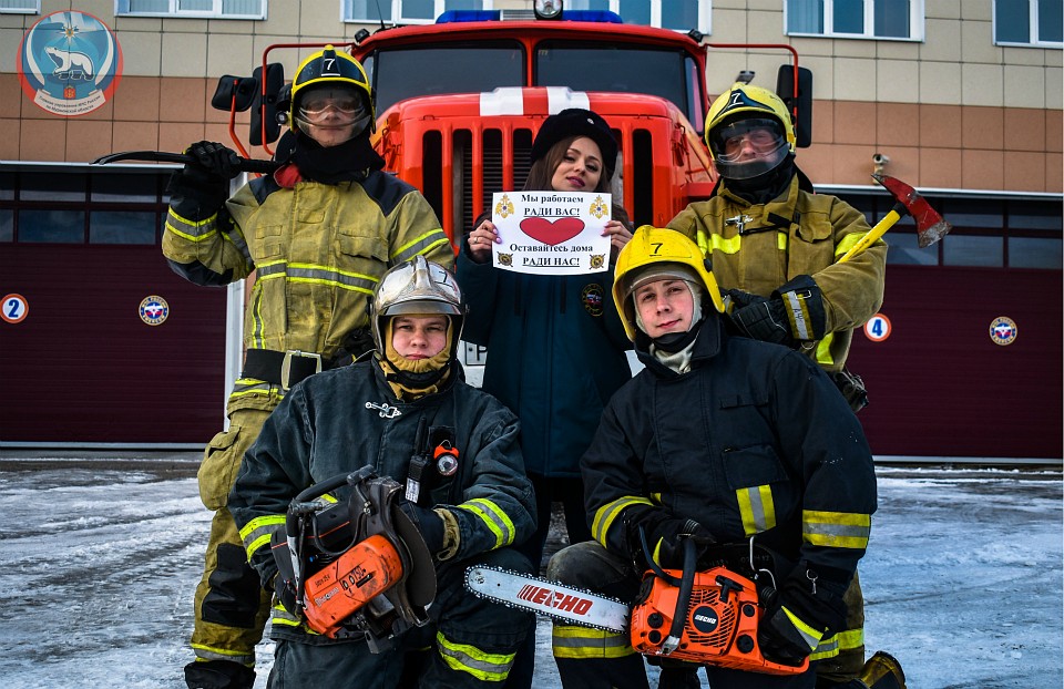 Пожарные не остались в стороне и поддержали мировой флешмоб. Фото: ГУ МЧС России по МО