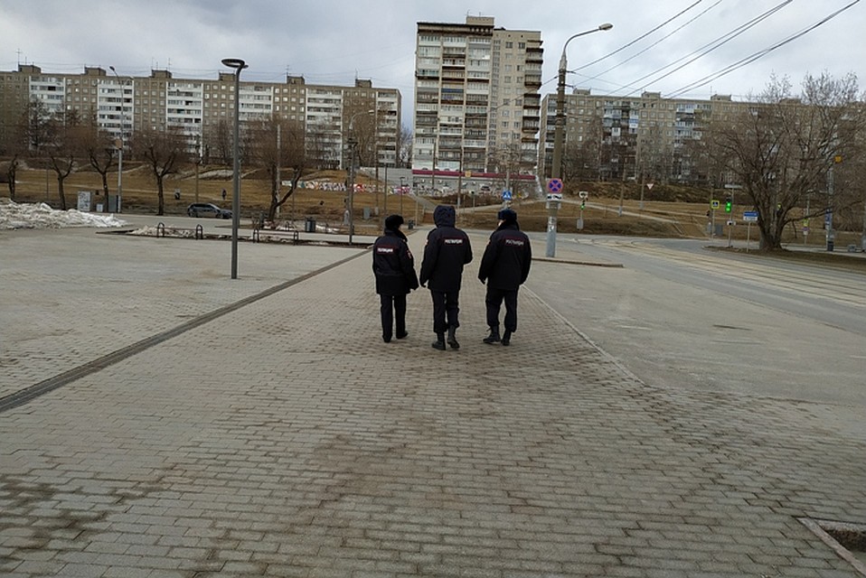 Город словно обезлюдел. Фото: Андрей МАТЛИН