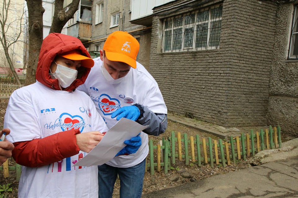 В продуктовые наборы входят греча, тушенка и другие продукты. ФОТО: Артем Семенов.