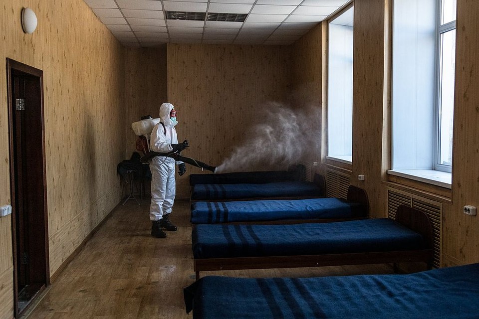 Дезинфекцию проводят и в Новосибирске, и за пределами областного центра. Фото: МЧС.