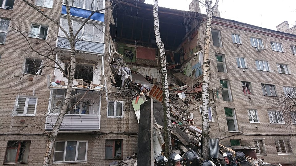 Полностью уничтожены квартиры. Нижние этажи пролета оказались под завалами. Фото: Пресс-служба МЧС