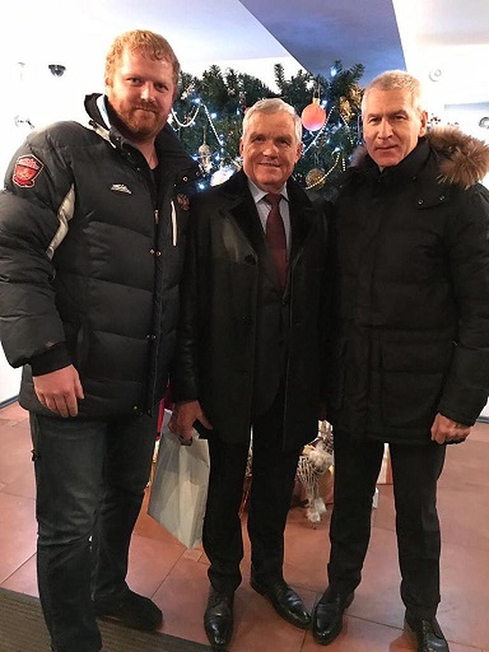 Слева-Направо: Филипп Салугин, Владимир Михалев (профессор, президент СибГУФК, вице-президент РССС), Олег Матыцин (профессор, Министр спорта РФ)