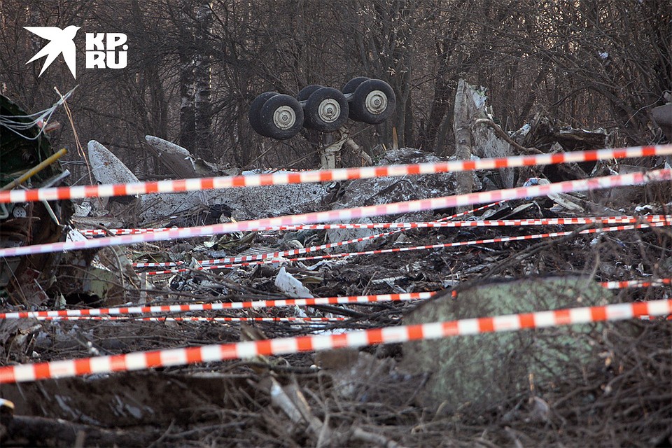 Обломки лайнера "Ту-154" под Смоленском, апрель 2010 г. Фото: Владимир ВЕЛЕНГУРИН