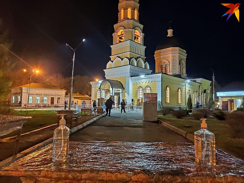На входе имеются антисептики Фото: Александр Уриевский