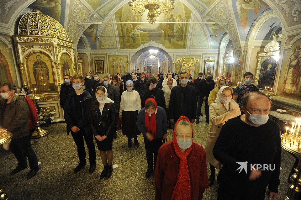 В епархии сообщили, что в этом году храмы и церкви подверглись усиленной уборке и дезинфекции Фото: Алексей БУЛАТОВ