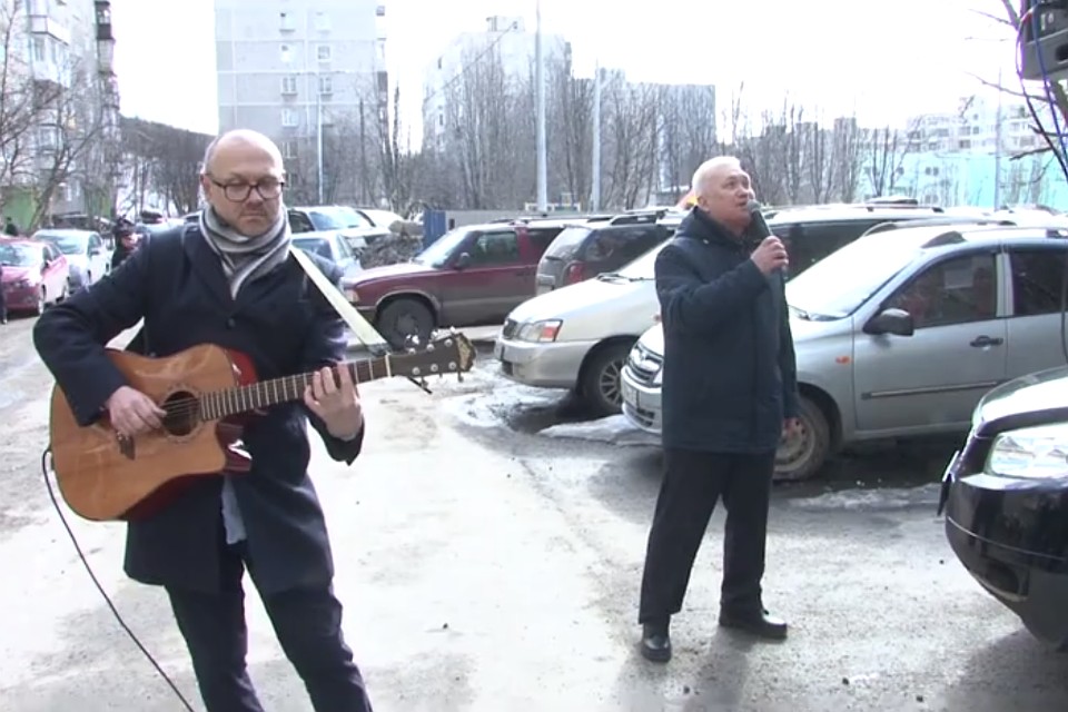 Депутат считает, что нужно почаще радовать ветеранов такими концертами. Фото: скрин