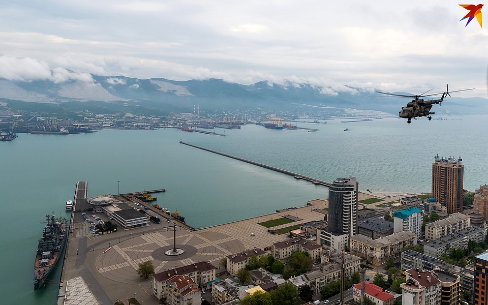 Авиапарад в Новороссийске Фото: Александр ЛЕБЕДЕВ
