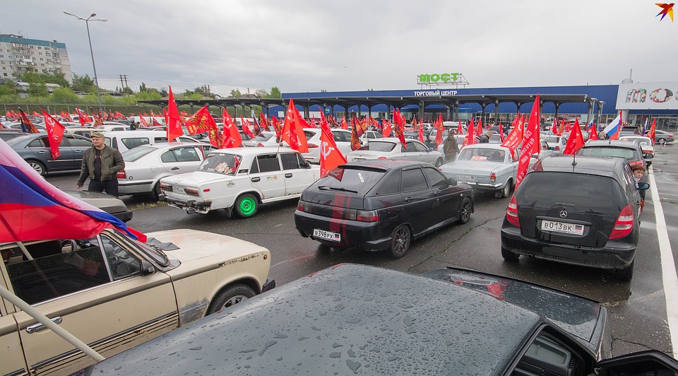 «Бессмертный полк» в Донецке 2020 прошел в формате автопробега «Великой Победы» Фото: Андрей ТРУБЕЦКИЙ
