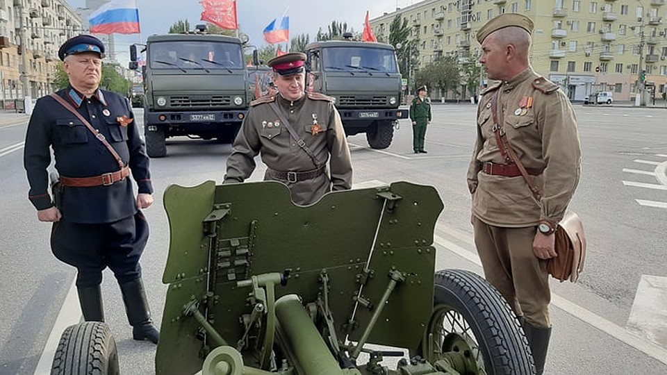 Десантник Андрей Бочаров на время представил себя артиллеристом. Фото: Екатерина СИМОХИНА