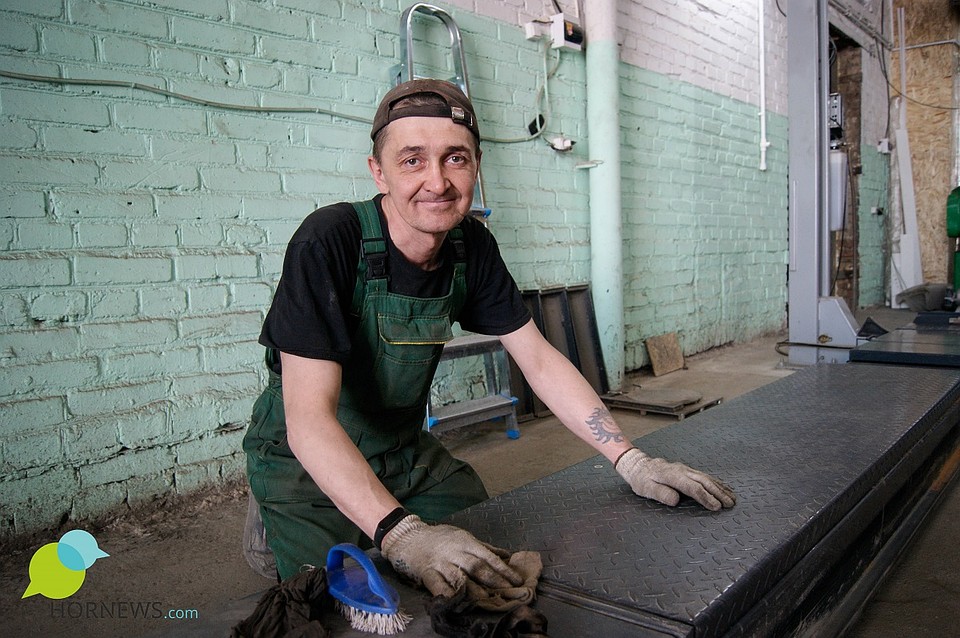 Владимир Серков, не слышит с рождения. Фото: hornews.com