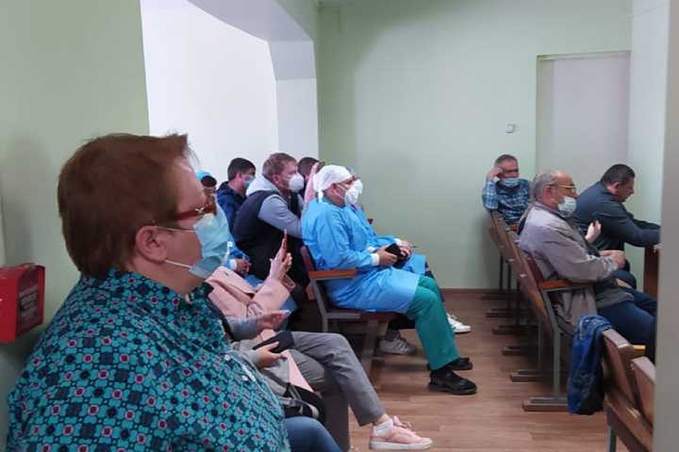 Врачи слушали губернатора и сами задавали массу вопросов Фото: Юлия ПЫХАЛОВА