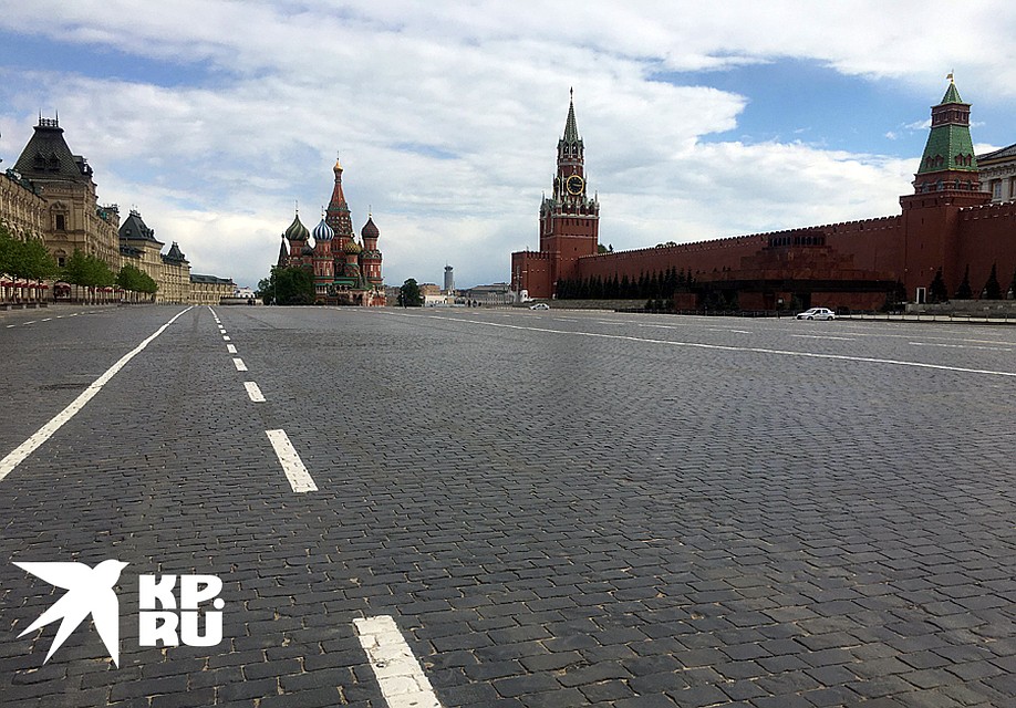 Такое ощущение, что в Москве белые ночи. Но нет, три часа дня Фото: Павел КЛОКОВ