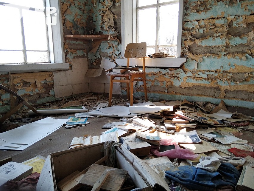 Месиво книг, одежды - почти в каждом доме Фото: Анастасия МАШКАЛЕВА