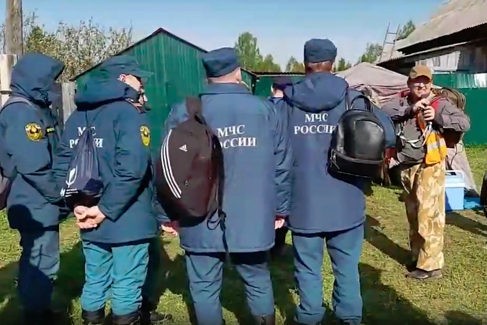 На поисках ребенка присутствовали следователи, полиция, спасатели и добровольцы. Фото: скриншот с видео vk.com/lizaalert_kirov