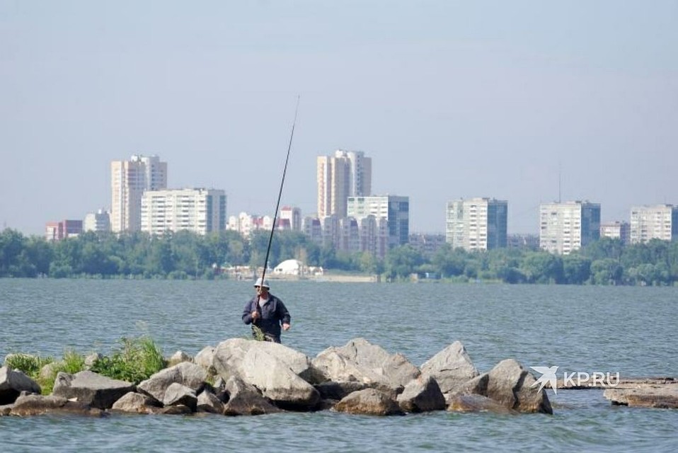 Озеро Шарташ - одно из любимых мест отдыха горожан. Но качество воды там оставляет желать лучшего. Фото: Алексей БУЛАТОВ