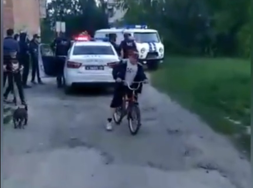 Подросток протаранил полицейский "УАЗ". Фото: сообщество "Екатеринбург - Серов Online"