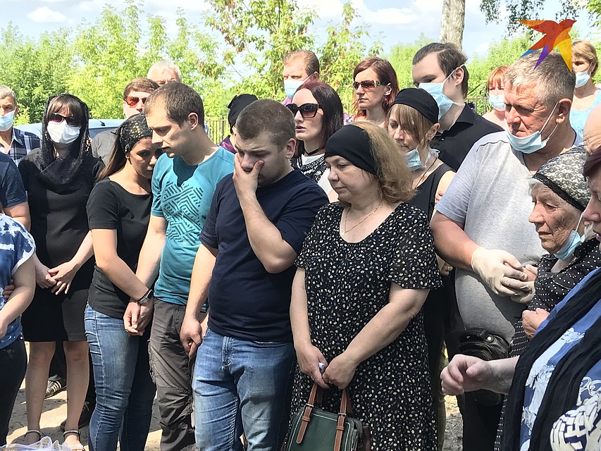 На похоронах Сергея Захарова присутствовали его сыновья Виталий и Валерий и официальная жена Маргарита. Фото: Константин МОГИЛИН