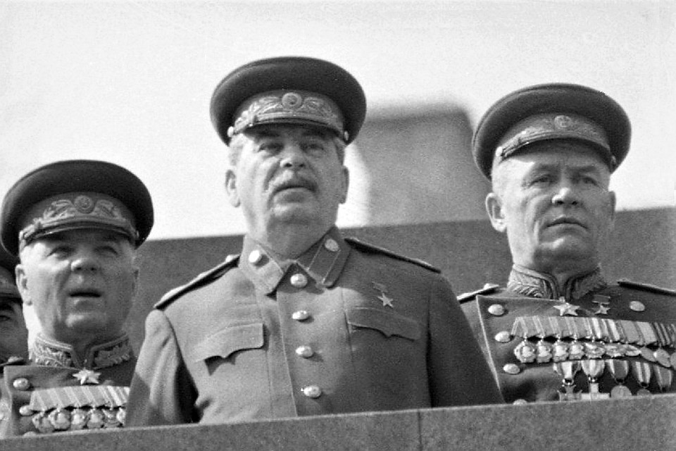 Сталин сам готовился принимать Парад. Но упал с коня